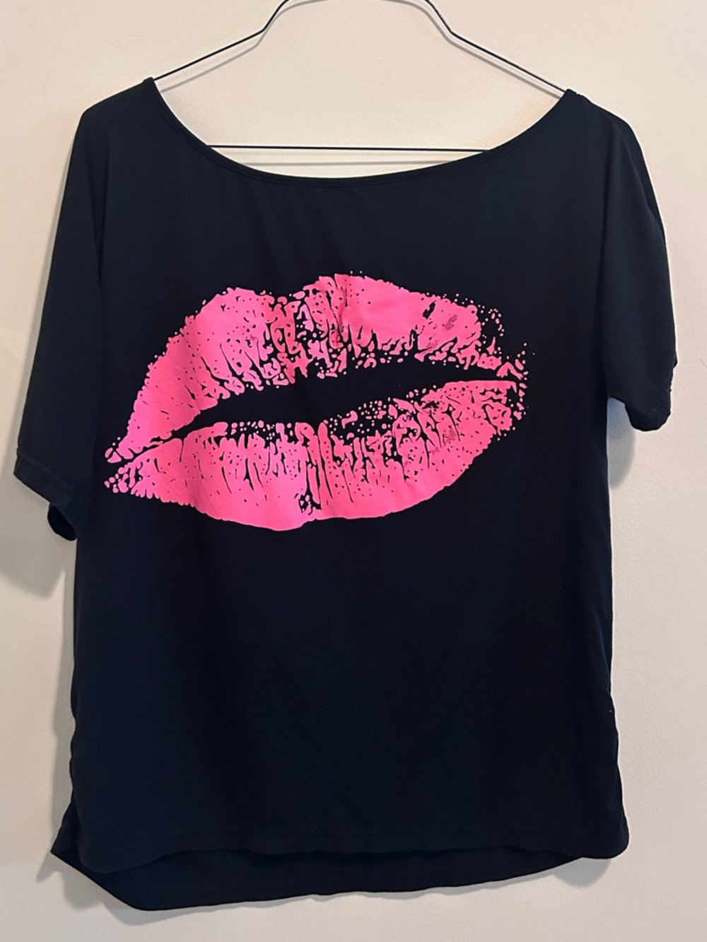 Women's 80’s Graphic Tee with Hot Pink Lip Print